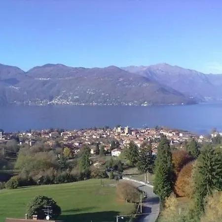 Mit Blick Auf Den Maggiore Apartment